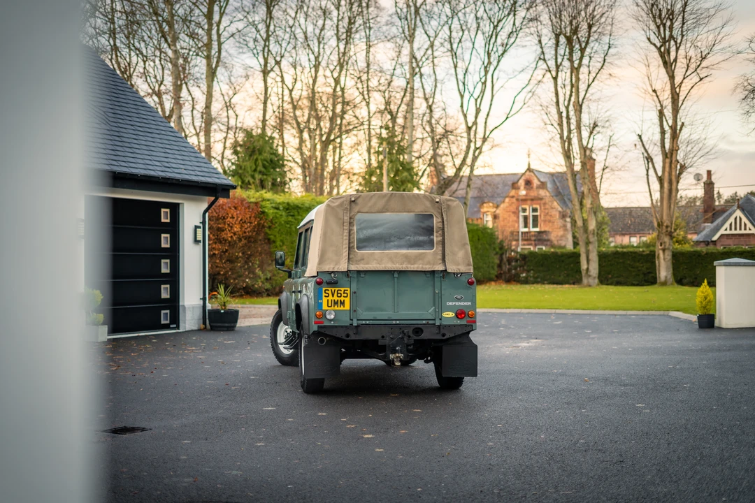 2015 Land Rover Defender 110 - Image 13 of 31