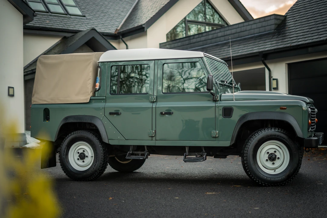2015 Land Rover Defender 110 - Image 17 of 31