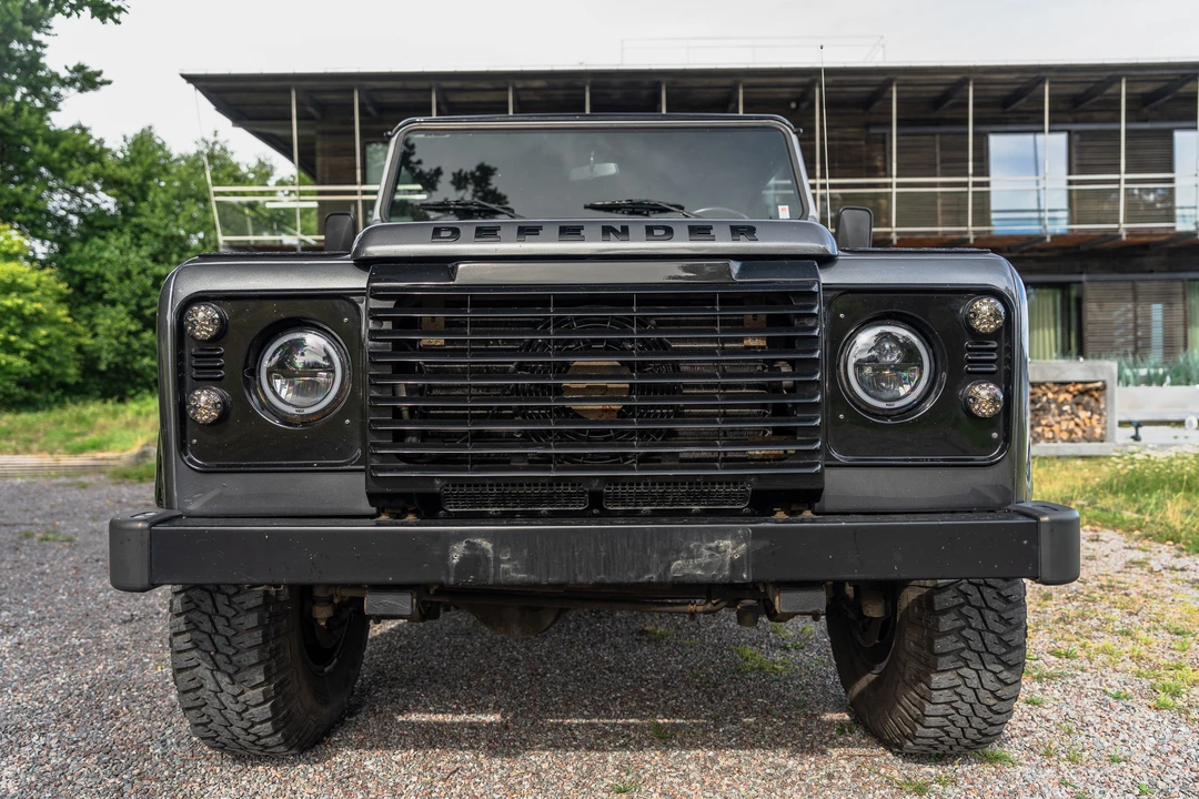 2015 Land Rover Defender 110 - Image 10 of 31