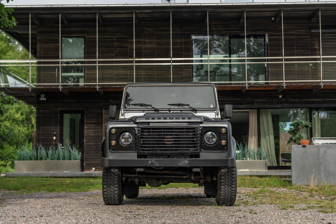 2015 Land Rover Defender 110 - Image 2 of 31