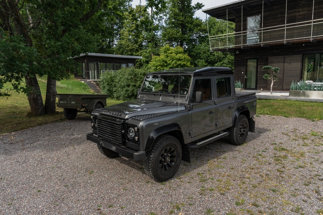 2015 Land Rover Defender 110 - Image 9 of 31