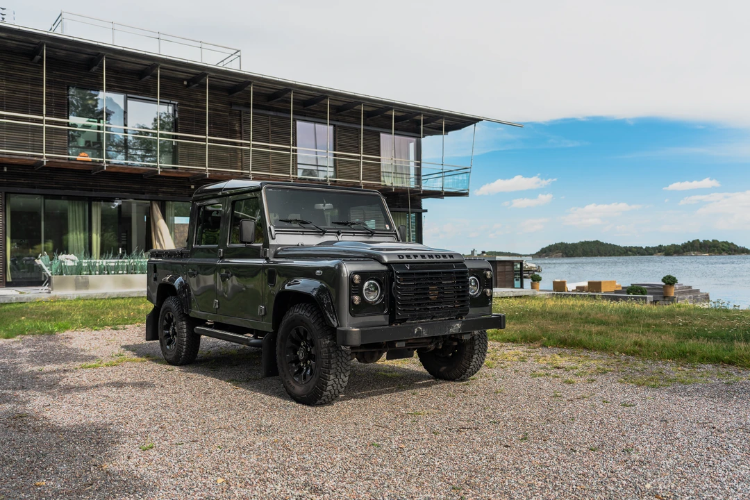 2015 Land Rover Defender 110 - Image 3 of 31