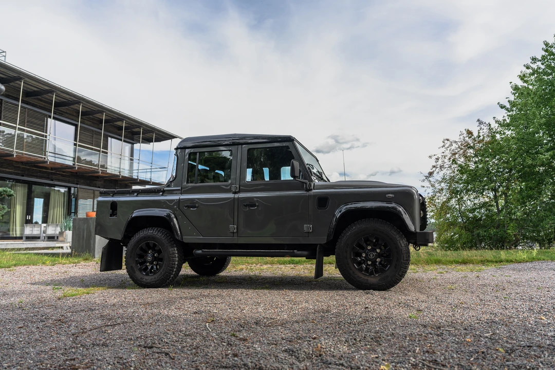 2015 Land Rover Defender 110 - Image 4 of 31