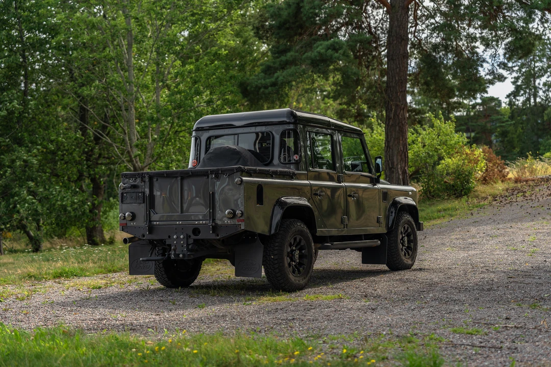 2015 Land Rover Defender 110 - Image 5 of 31