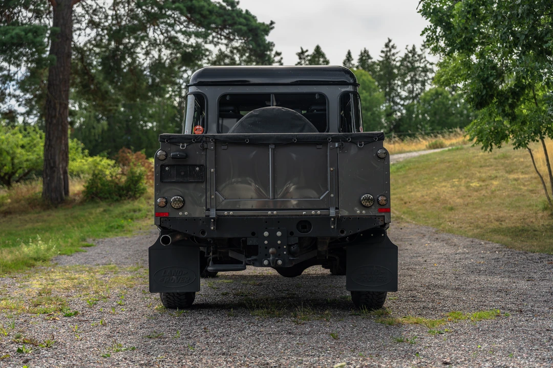 2015 Land Rover Defender 110 - Image 6 of 31