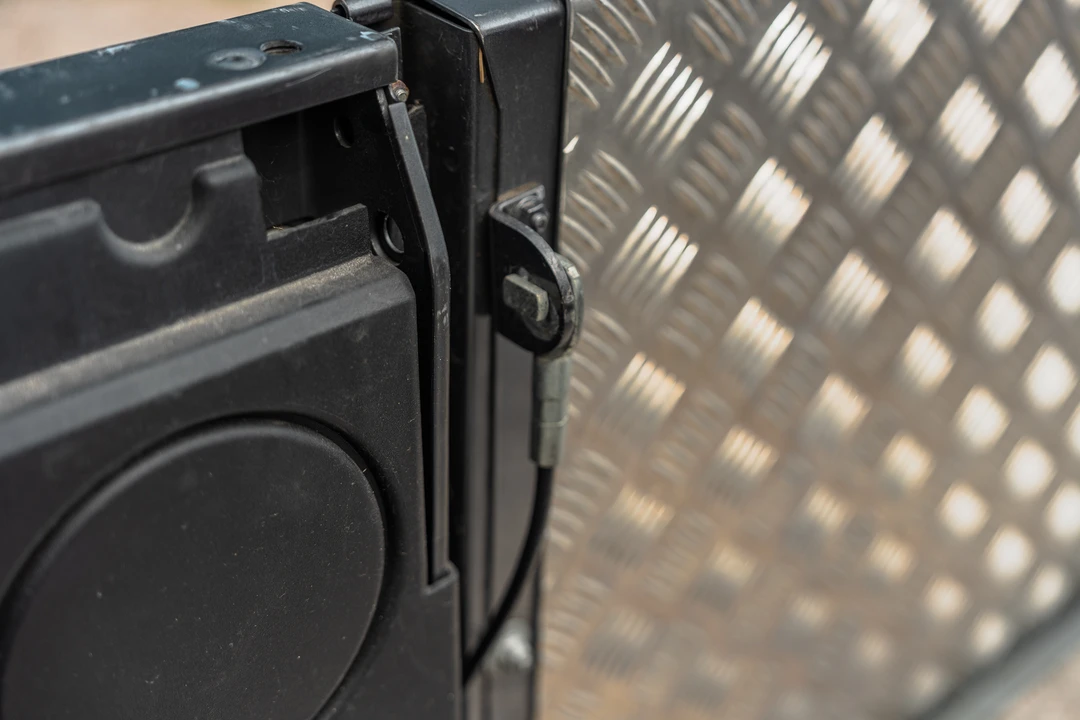 2015 Land Rover Defender 110 - Image 16 of 31