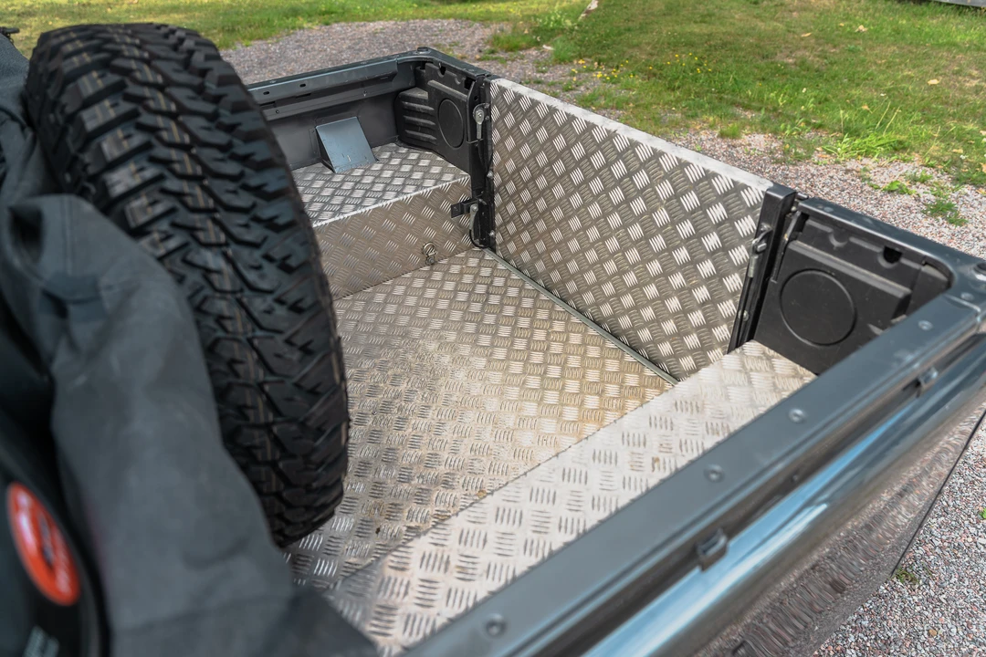 2015 Land Rover Defender 110 - Image 18 of 31