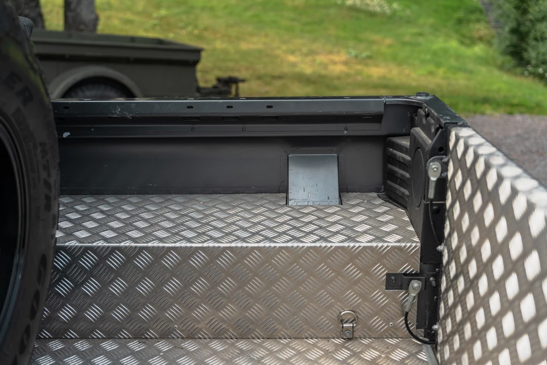 2015 Land Rover Defender 110 - Image 19 of 31