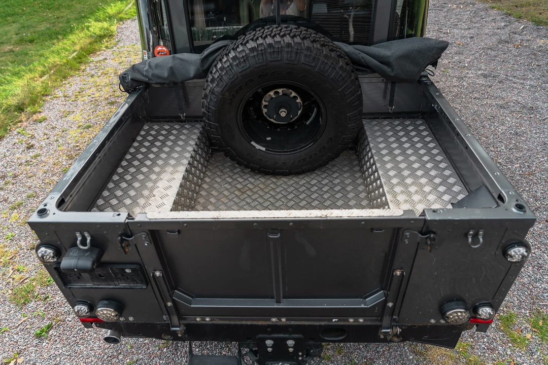 2015 Land Rover Defender 110 - Image 22 of 31