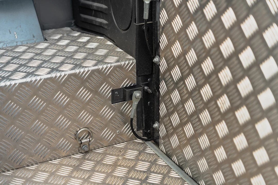 2015 Land Rover Defender 110 - Image 25 of 31