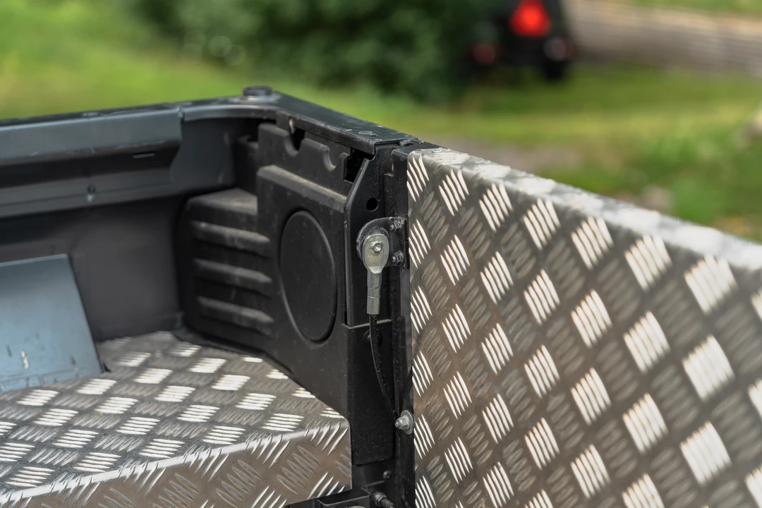 2015 Land Rover Defender 110 - Image 26 of 31