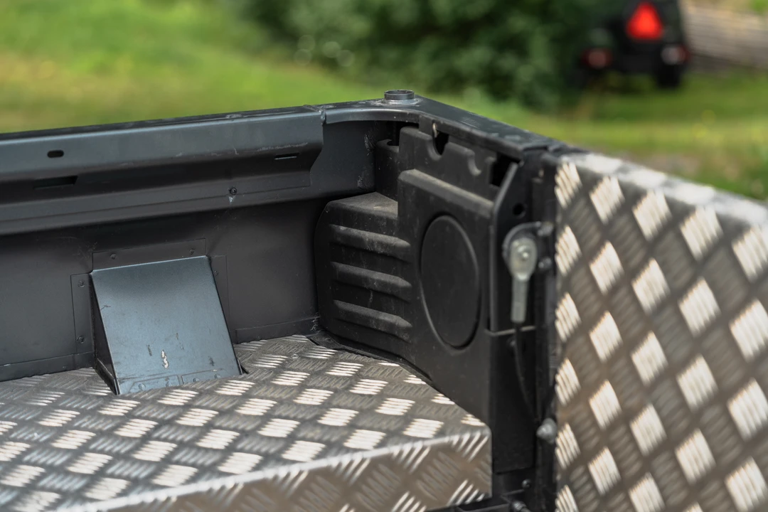 2015 Land Rover Defender 110 - Image 27 of 31