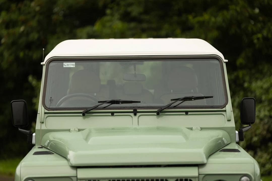 2015 Land Rover Defender 110 - Image 25 of 31