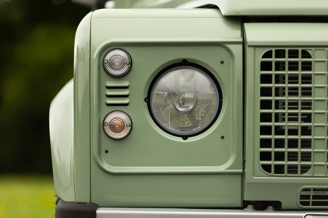 2015 Land Rover Defender 110 - Image 28 of 31