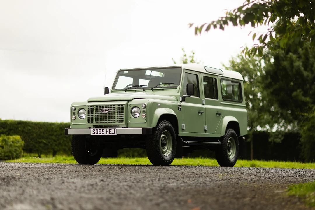 2015 Land Rover Defender 110 - Image 11 of 31
