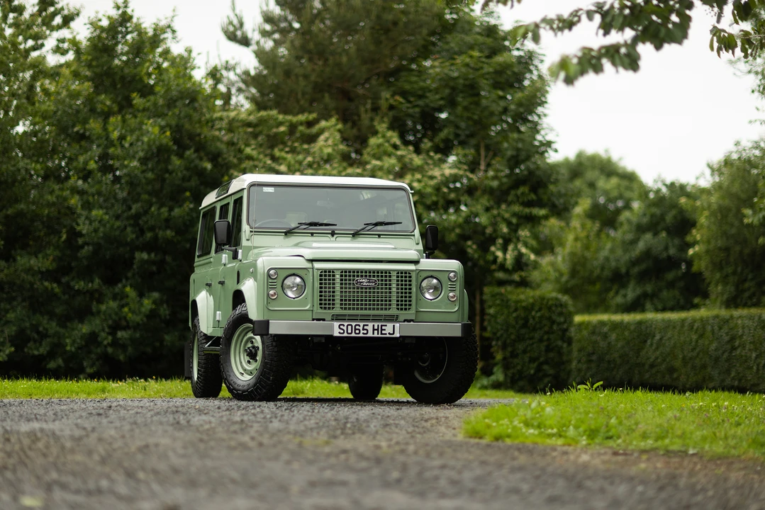 2015 Land Rover Defender 110 - Image 18 of 31