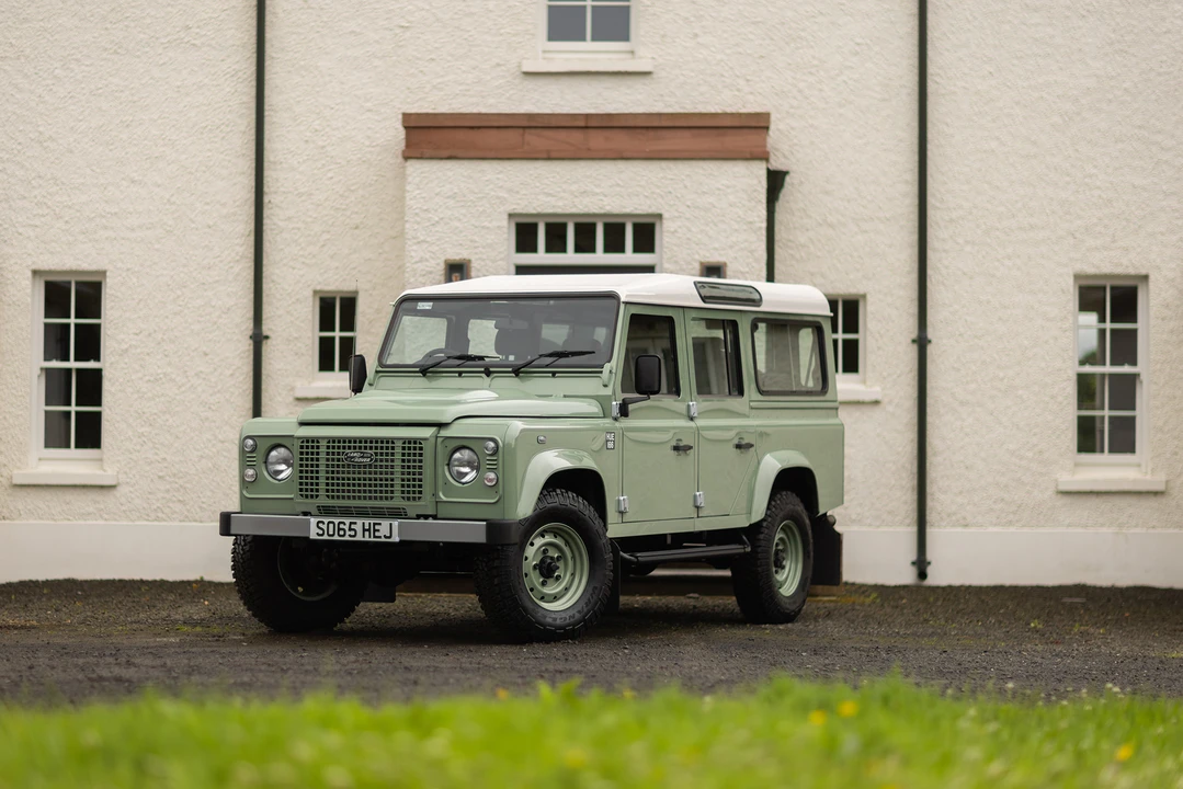 2015 Land Rover Defender 110 - Image 3 of 31