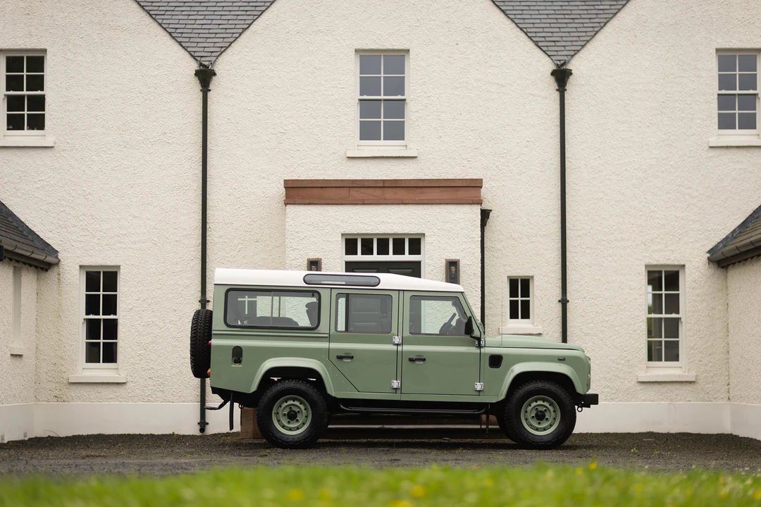 2015 Land Rover Defender 110 - Image 8 of 31