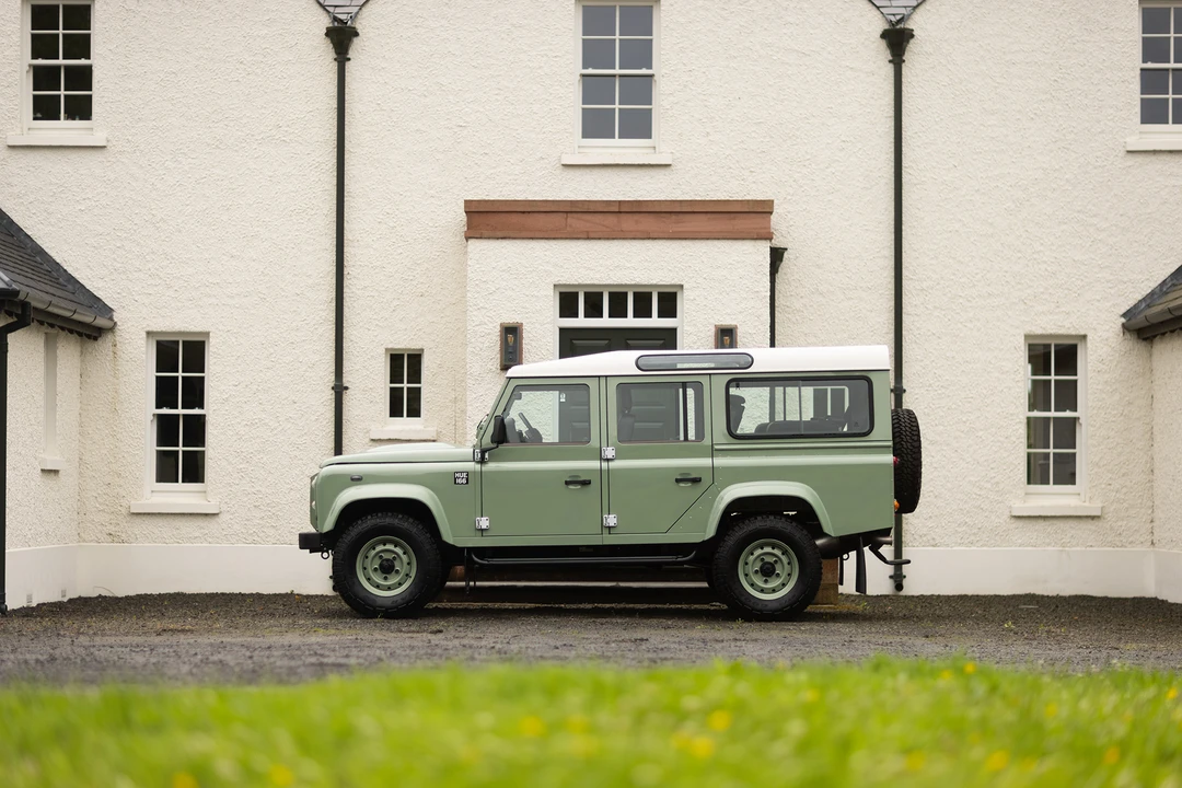 2015 Land Rover Defender 110 - Image 4 of 31