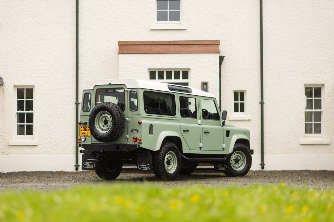 2015 Land Rover Defender 110 - Image 7 of 31
