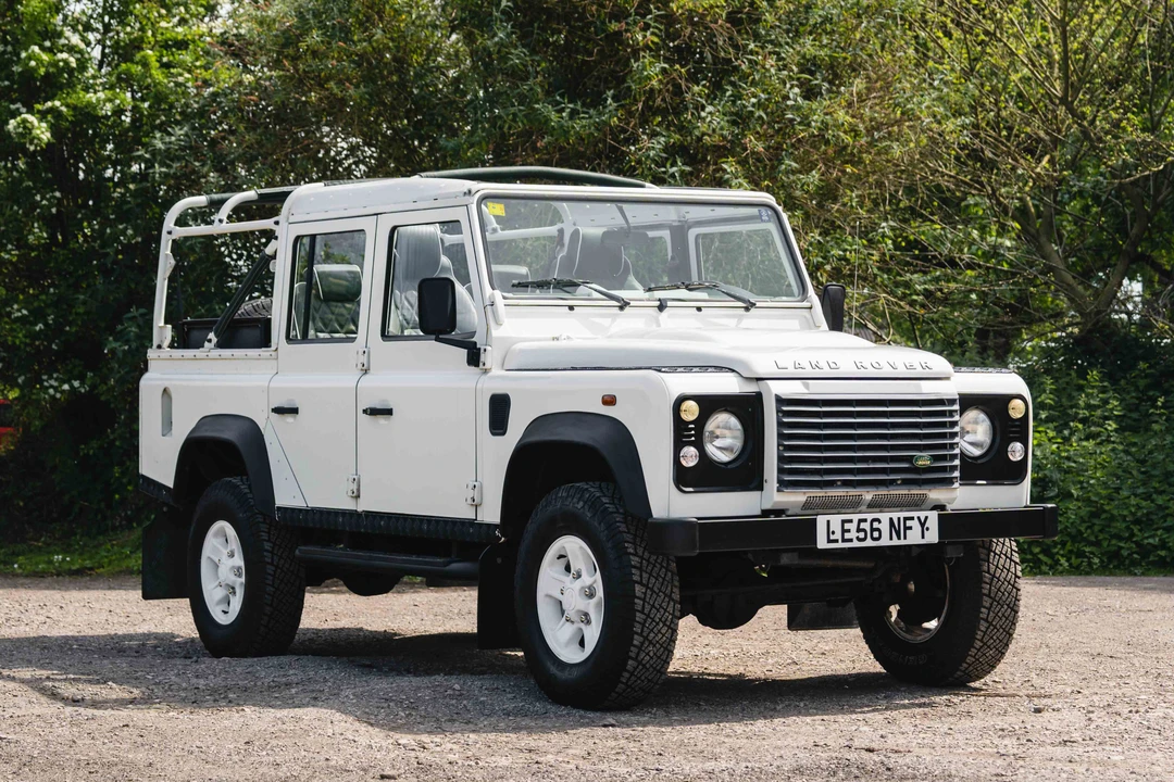 2015 Land Rover Defender 110 - Image 7 of 11