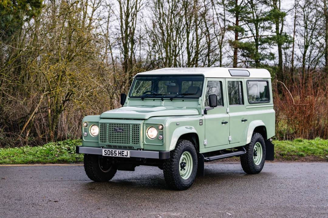 2015 Land Rover Defender 110 - Image 3 of 11