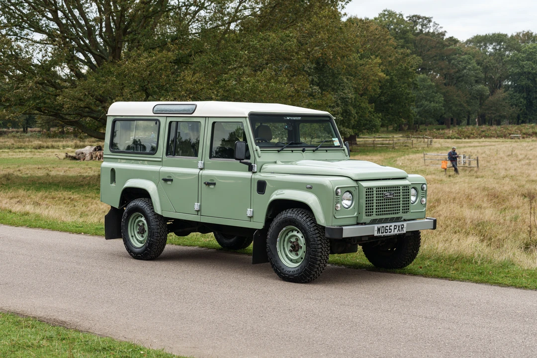 2016 Land Rover Defender 110 - Image 3 of 31