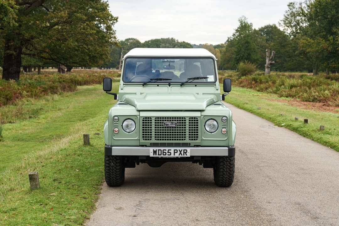 2016 Land Rover Defender 110 - Image 2 of 31