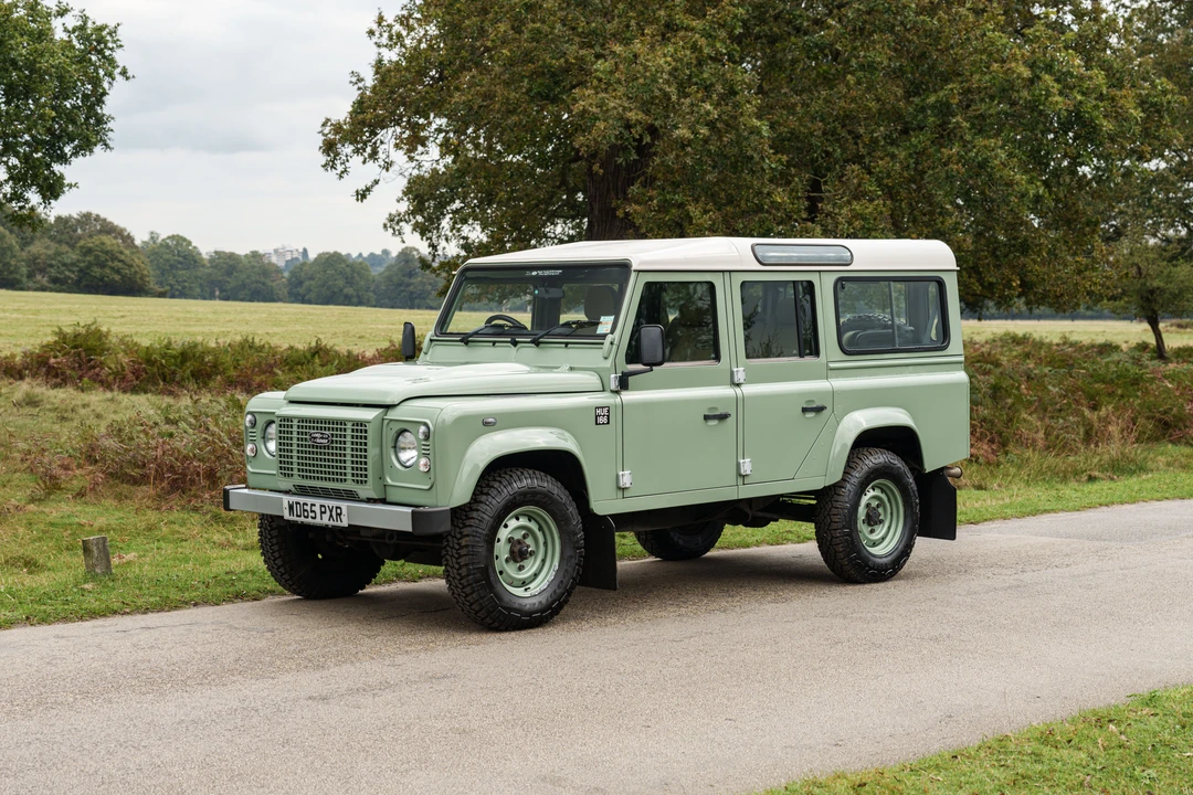 2016 Land Rover Defender 110 - Image 11 of 31
