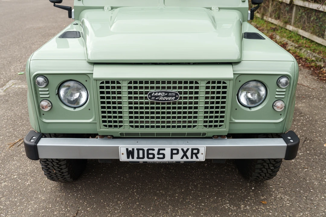 2016 Land Rover Defender 110 - Image 14 of 31