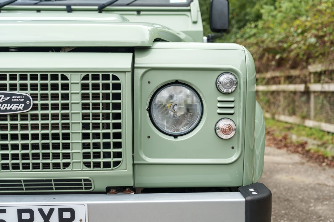 2016 Land Rover Defender 110 - Image 25 of 31