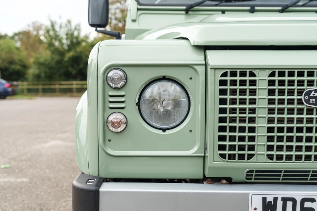 2016 Land Rover Defender 110 - Image 29 of 31