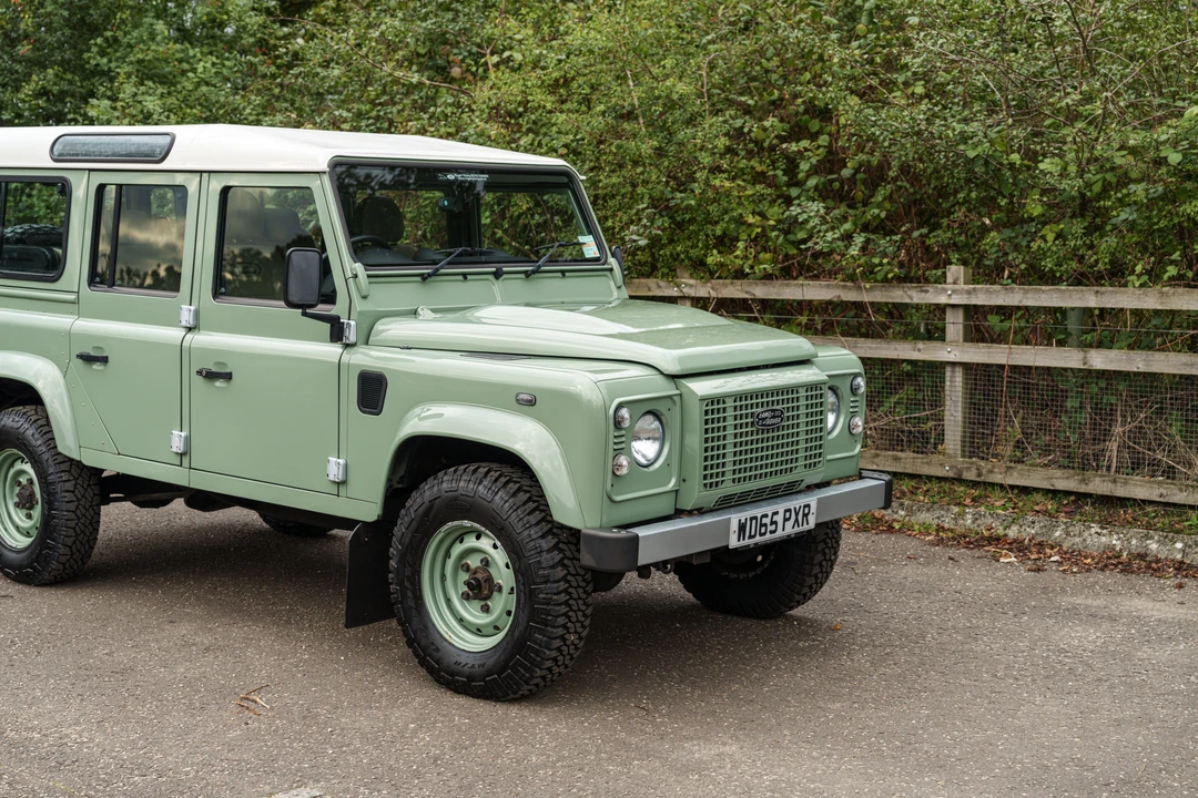 2016 Land Rover Defender 110 - Image 12 of 31