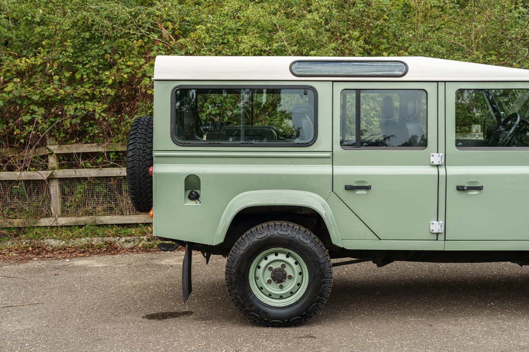 2016 Land Rover Defender 110 - Image 4 of 31