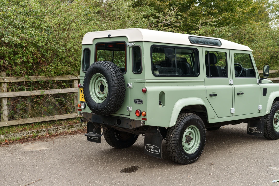 2016 Land Rover Defender 110 - Image 15 of 31