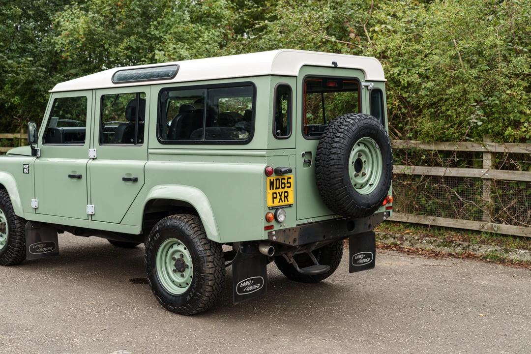 2016 Land Rover Defender 110 - Image 16 of 31