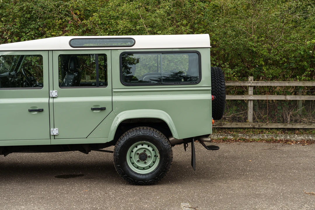 2016 Land Rover Defender 110 - Image 10 of 31