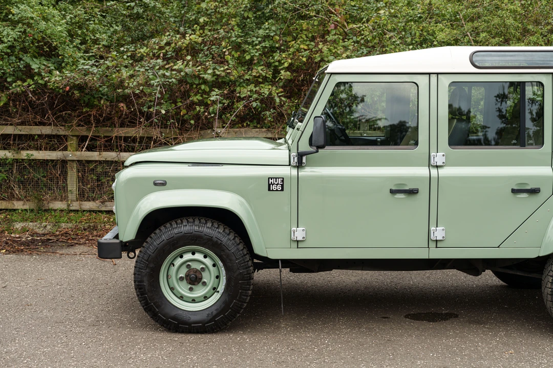 2016 Land Rover Defender 110 - Image 9 of 31