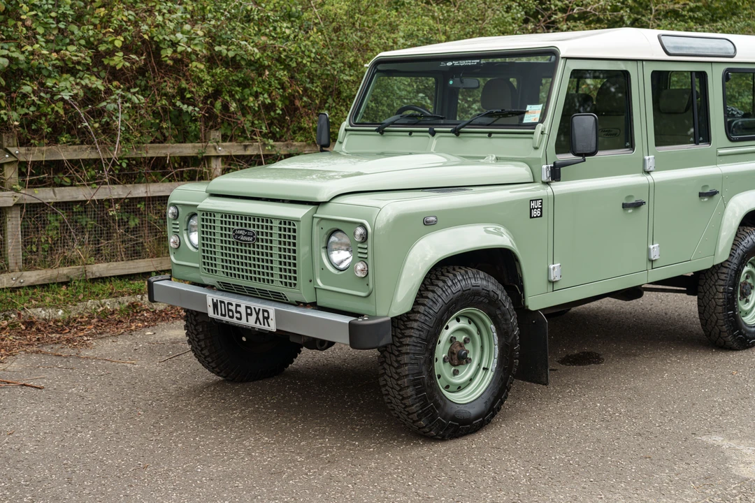 2016 Land Rover Defender 110 - Image 17 of 31