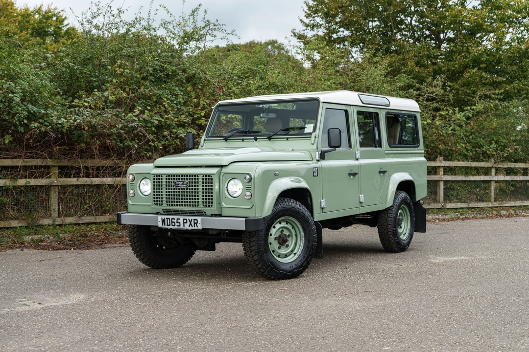 2016 Land Rover Defender 110 - Image 13 of 31
