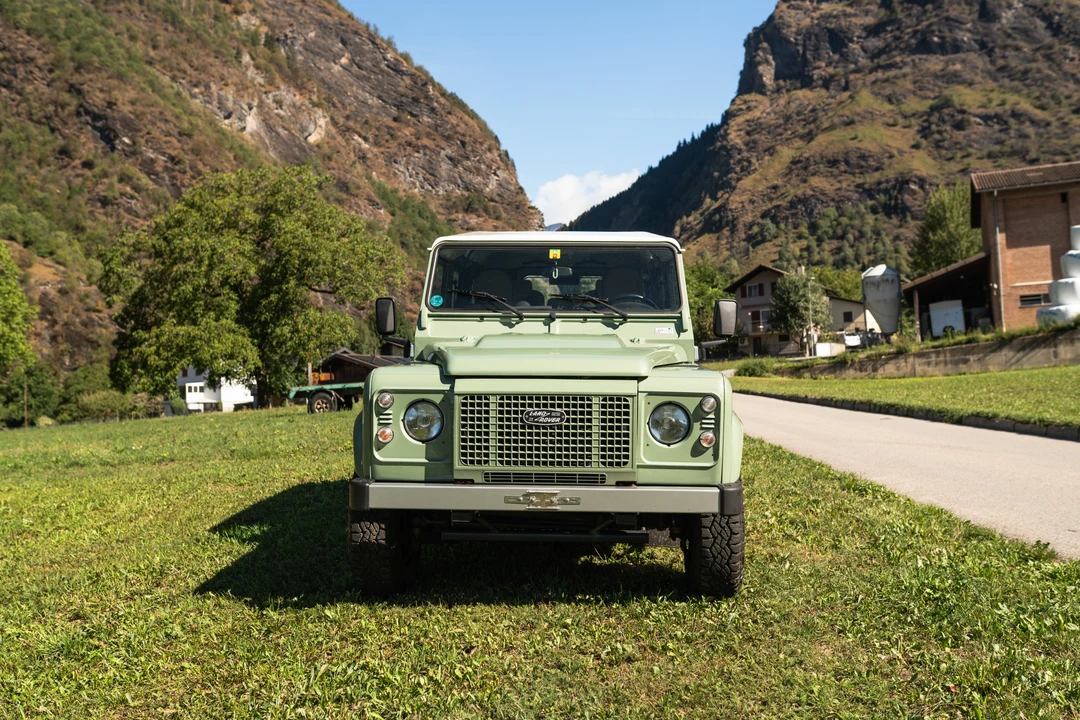 2015 Land Rover Defender 110 - Image 2 of 31