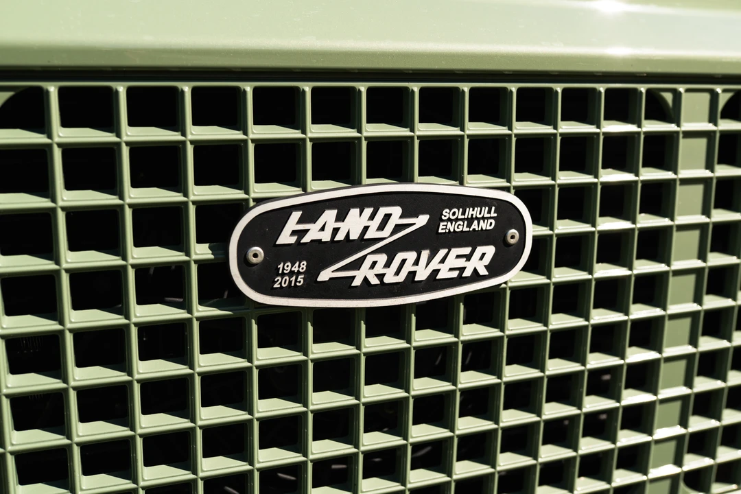 2015 Land Rover Defender 110 - Image 10 of 31