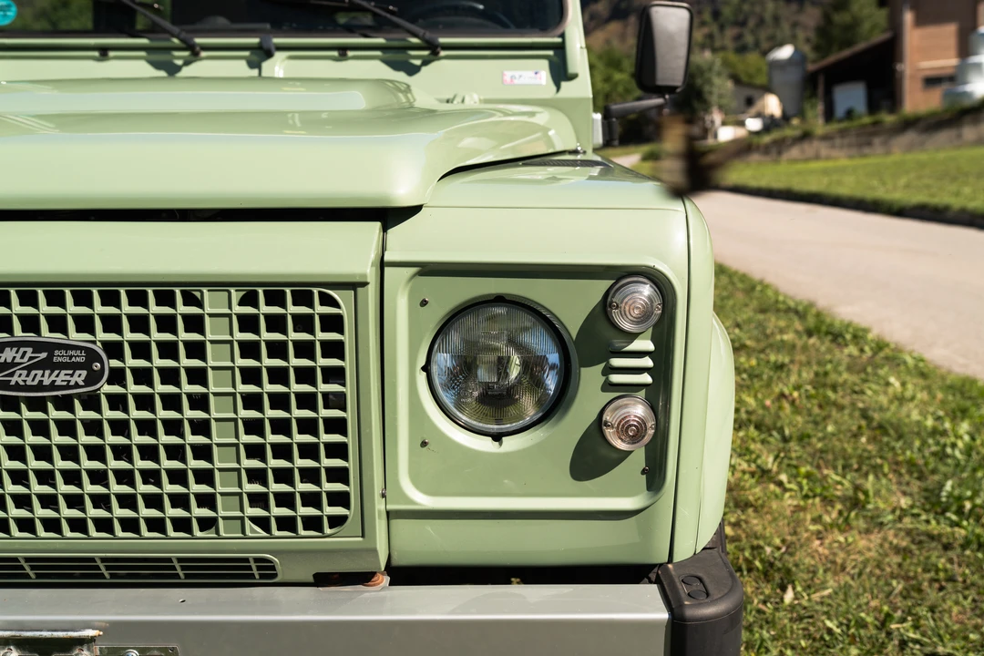 2015 Land Rover Defender 110 - Image 14 of 31