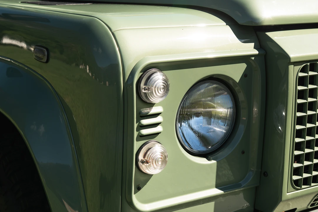 2015 Land Rover Defender 110 - Image 17 of 31