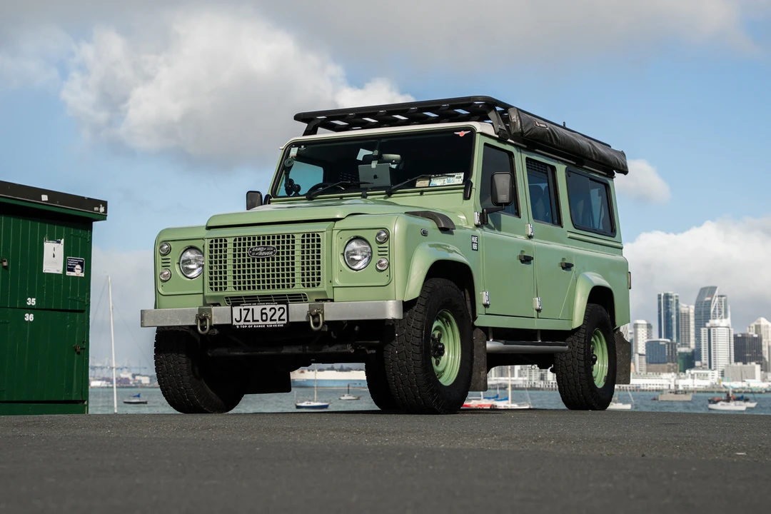 2015 Land Rover Defender 110 - Image 19 of 31