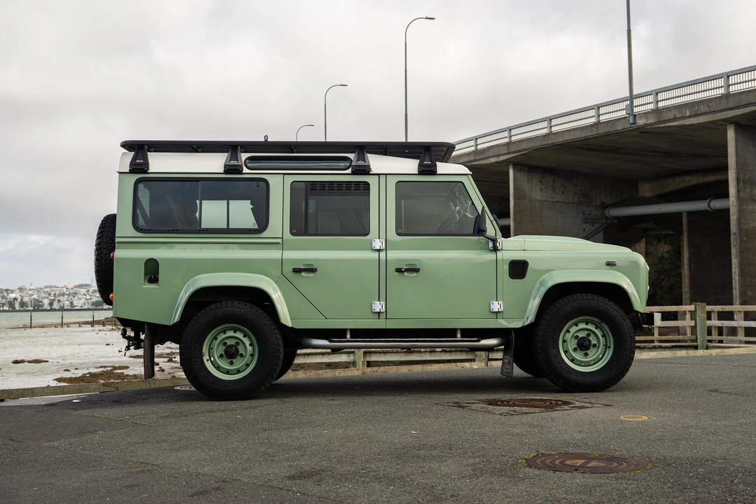2015 Land Rover Defender 110 - Image 8 of 31