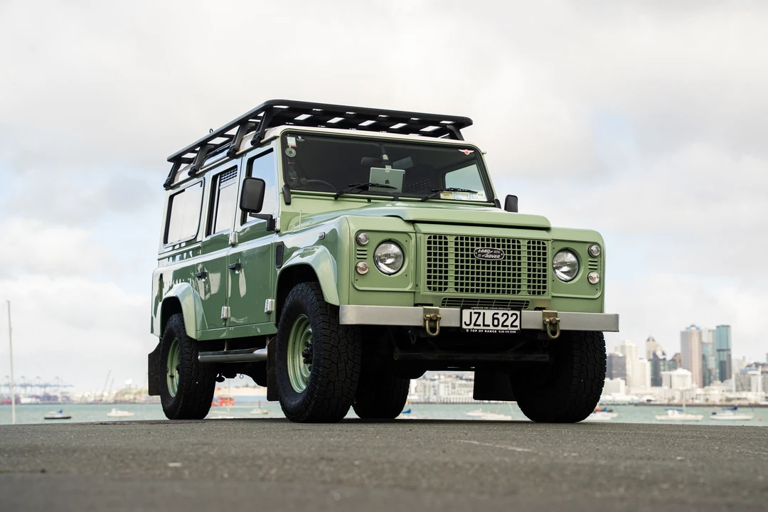 2015 Land Rover Defender 110 - Image 25 of 31