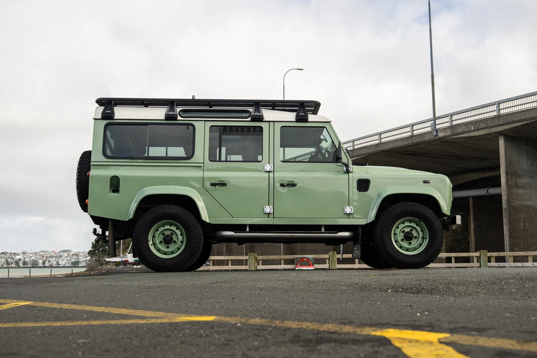 2015 Land Rover Defender 110 - Image 24 of 31