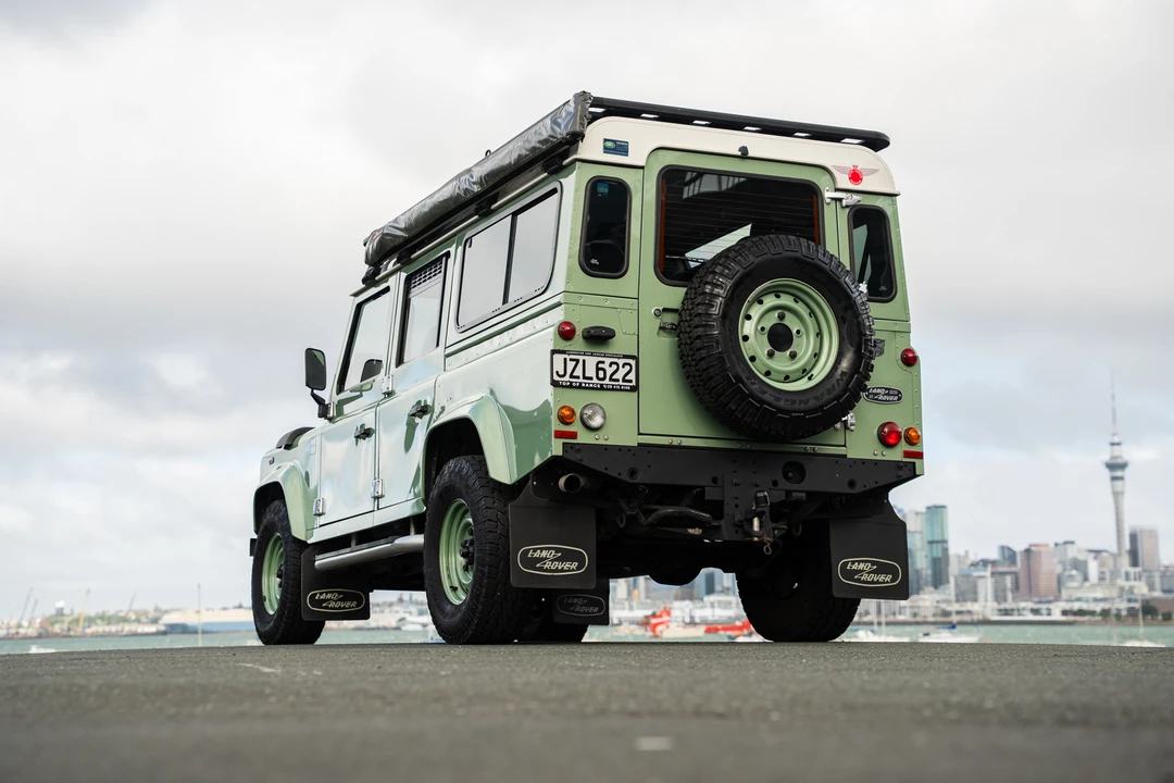 2015 Land Rover Defender 110 - Image 21 of 31