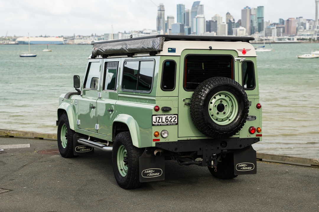2015 Land Rover Defender 110 - Image 13 of 31